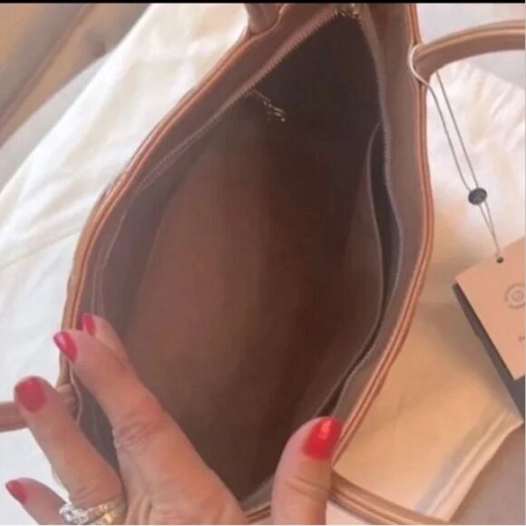 AUTH *Chanel* 🌟OLD MONEY🌟Camel Medallion Patent Leather Classic Tote HandBag Y2K - Picture 7 of 15